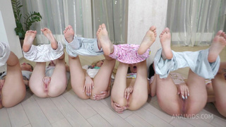 Игривые эксперименты: развратное видео с юными соблазнительницами
