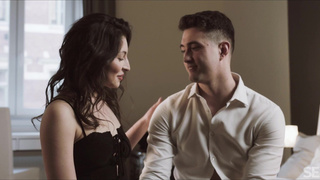 От поцелуев до оргазма: чувственное видео с брюнеткой Helina Dream