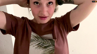 SENSUAL BLOWJOB IN THE STAIR BY A CUTE.mp4