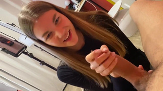 Страстная дрочка между дублями – горячее видео за кадром