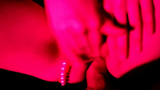 Горячий секс в розовом: страстные ласки и глубокий минет от Laruna и Mave