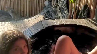 Молодые и дерзкие: дикий трах в загородном бассейне