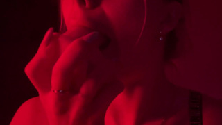 Beauty Vik1One shows how to do blowjob.mp4