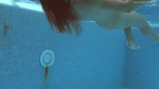 Ирина Руссака соблазняет в воде: горячее подводное видео