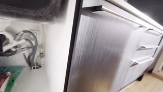 Влажная фантазия с мастером — страстный ремонт с интимной наградой