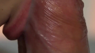 Ближе некуда: горячий ротик и стремительная разрядка