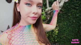 Дразнящий стриптиз и страстный минет в одном ролике