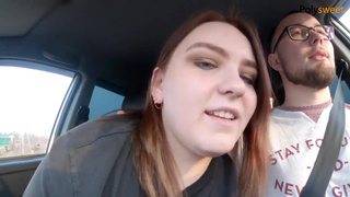 За рулём и без правил: страстный минет в движении