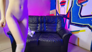 Зажигательная Милка в пикантном сольном видео для 18+