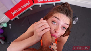 Фитнес-богиня Shrooms Q в откровенном порноролике для клуба