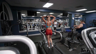 Спортивная задница в деле: страстный секс в тренажерном зале