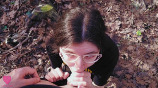 Весенние игры: отчаянный секс на свежем воздухе в парке