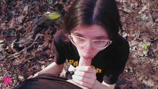 Весенние игры: отчаянный секс на свежем воздухе в парке