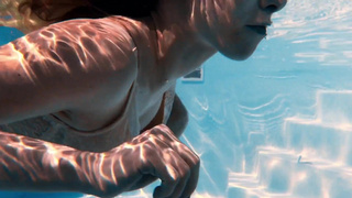 Сексуальная Ната Оушен — мокрый рай в бассейне