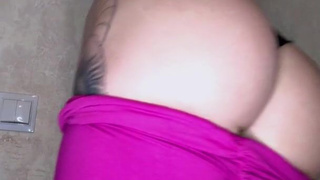 "Leggings Peeling Off – Hot Curves on Display!"